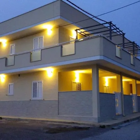 Stelle Gemelle A 350 Mt Dalla Spiaggia E 50 Dal Centro, Con Wi-fi E Completamente Accessoriate Torre Lapillo